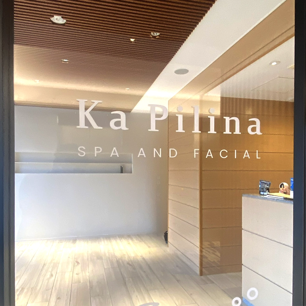 KaPillna サインプラン/看板製作/看板施工/インクジェットシート出力/シート貼施工/現場管理を担当。